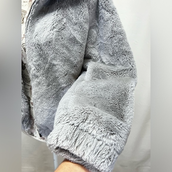 FULL TILT Gray faux fur full zip hooded jacket size M. - Picture 5 of 14